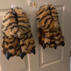 Tiger Claw Slippers